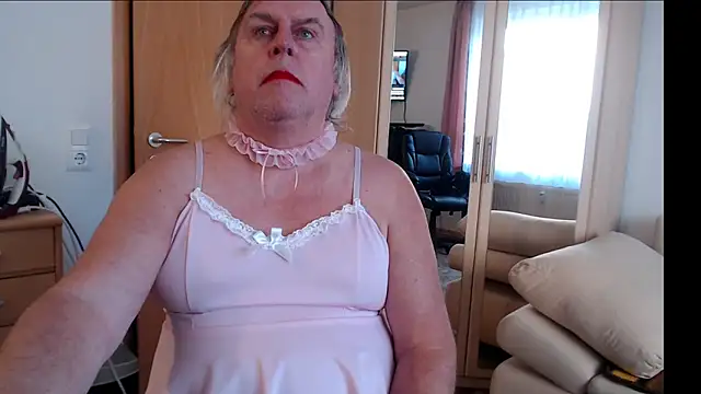 Snapshot of Sissygera chatting on 12/31/24, 09:31 Sissygera online show from 12/31/24, 09:31