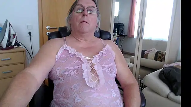 Snapshot of Sissygera chatting on 01/09/25, 02:29 Sissygera online show from 01/09/25, 02:29