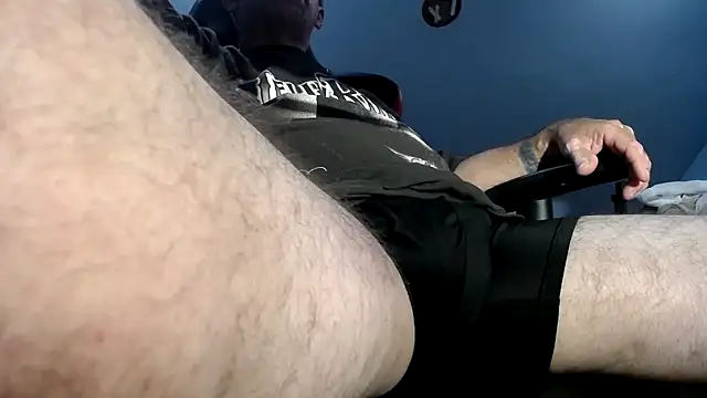 Snapshot of NewBegging69 chatting on 04/18/26, 04:00 NewBegging69 online show from 04/18/26, 04:00