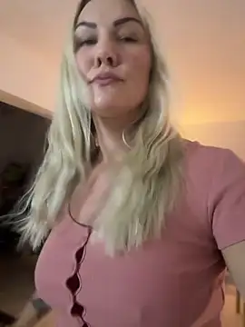 Snapshot of NastyMilf_ chatting on 10/15/25, 06:41 NastyMilf  online show from 10/15/25, 06:41