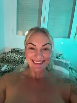 Snapshot of NastyMilf_ chatting on 12/18/25, 09:21 NastyMilf online show from 12/18/25, 09:21