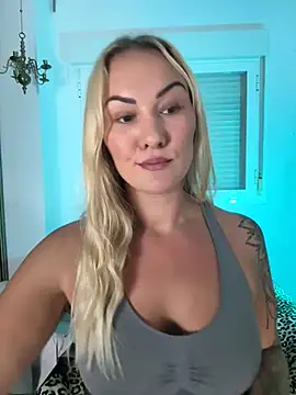 Snapshot of NastyMilf_ chatting on 12/19/25, 09:27 NastyMilf online show from 12/19/25, 09:27