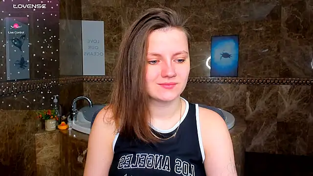 Snapshot of MelindaTin chatting on 03/11/26, 12:49 MelindaTin online show from 03/11/26, 12:49