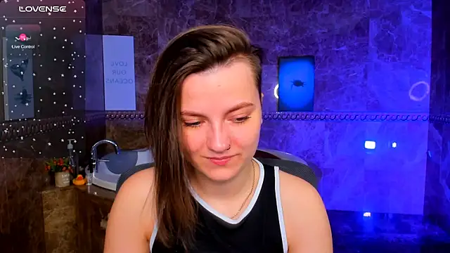 Snapshot of MelindaTin chatting on 04/17/26, 01:08 MelindaTin online show from 04/17/26, 01:08