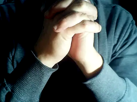 Snapshot of Latinjim29 chatting on 12/15/25, 04:28 Latinjim29 online show from 12/15/25, 04:28