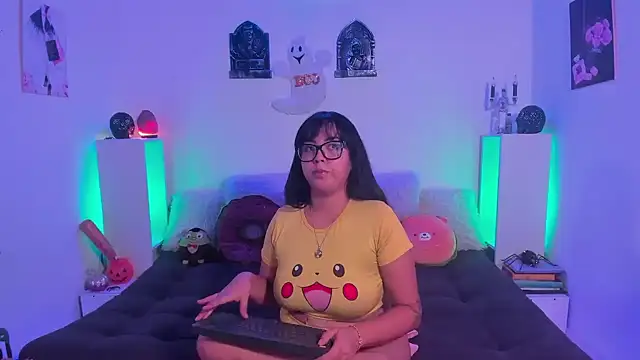 Snapshot of LillyCandy chatting on 10/21/25, 12:55 LillyCandy online show from 10/21/25, 12:55