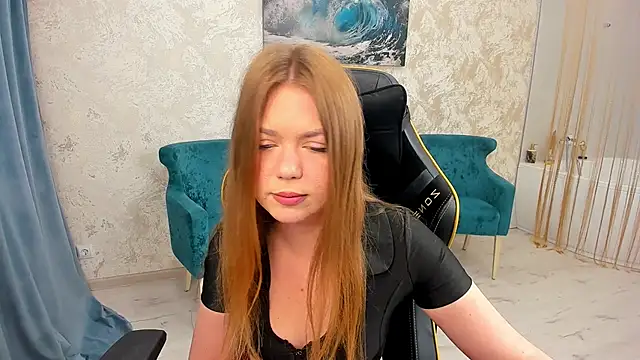 Strawberrye online show from 10/20/25, 03:40