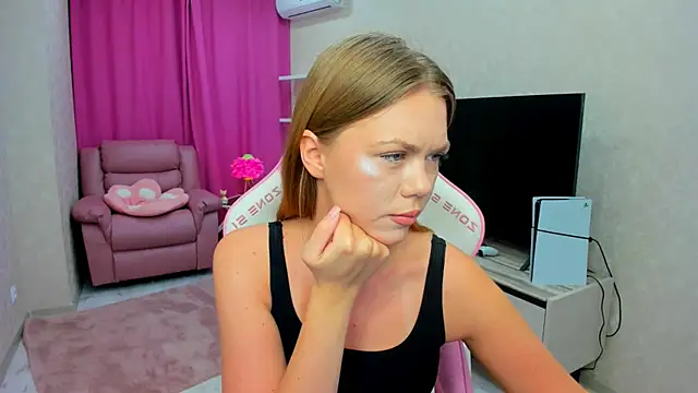 Strawberrye online show from 02/23/26, 03:15