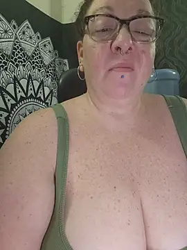 Snapshot of Miss_Phat_Booty chatting on 12/20/25, 03:35 Miss Phat Booty online show from 12/20/25, 03:35