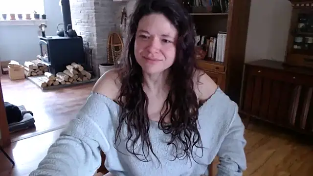 Snapshot of MarcyJones chatting on 03/03/25, 01:31 MarcyJones online show from 03/03/25, 01:31