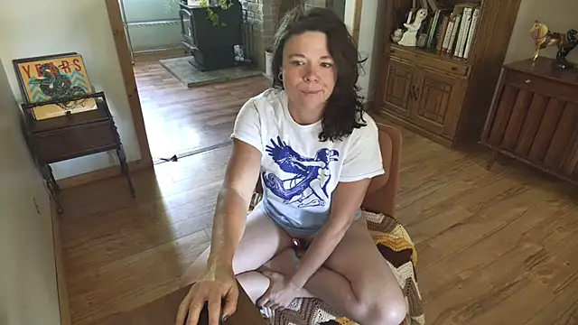 Snapshot of MarcyJones chatting on 10/04/25, 03:21 MarcyJones online show from 10/04/25, 03:21