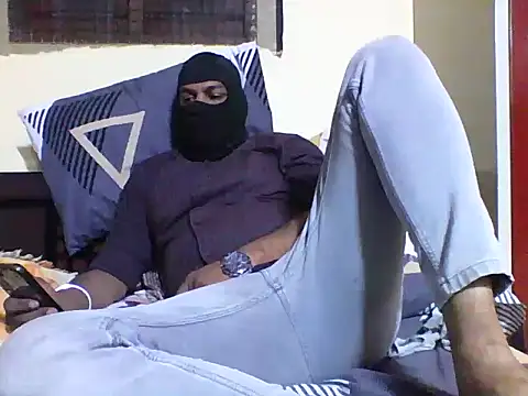 Snapshot of s1v4 chatting on 09/08/25, 03:22 s1v4 online show from 09/08/25, 03:22