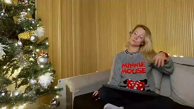 little-leni online show from 12/06/24, 09:24