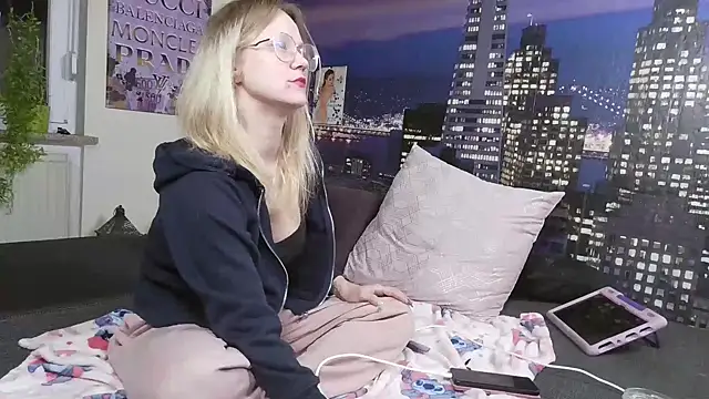 little-leni online show from 01/28/25, 09:08