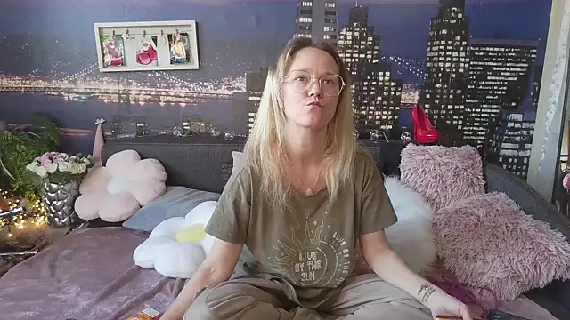 little-leni online show from 03/09/25, 03:27