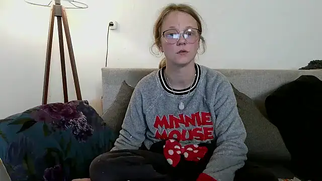 Snapshot of little-leni chatting on 03/31/26, 06:30 little-leni online show from 03/31/26, 06:30