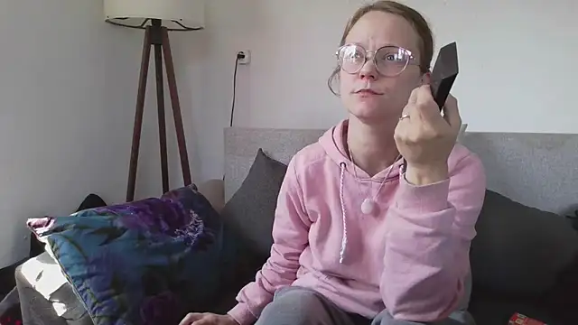 Snapshot of little-leni chatting on 04/01/26, 10:38 little-leni online show from 04/01/26, 10:38