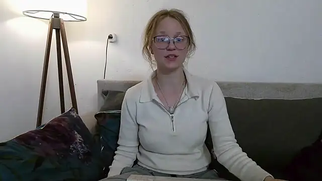 Snapshot of little-leni chatting on 04/08/26, 08:20 little-leni online show from 04/08/26, 08:20