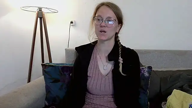 Snapshot of little-leni chatting on 04/11/26, 08:46 little-leni online show from 04/11/26, 08:46