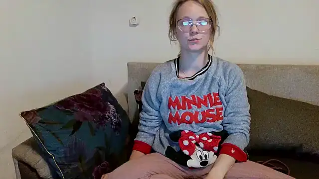 Snapshot of little-leni chatting on 04/16/26, 06:52 little-leni online show from 04/16/26, 06:52