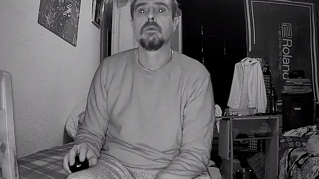 Snapshot of pareja_erotik chatting on 02/21/25, 11:21 pareja erotik online show from 02/21/25, 11:21