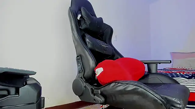 Snapshot of PIA_GREAT chatting on 01/17/25, 05:00 PIA GREAT online show from 01/17/25, 05:00