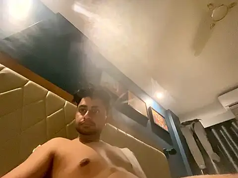 Snapshot of pops2r5 chatting on 11/17/25, 06:57 pops2r5 online show from 11/17/25, 06:57