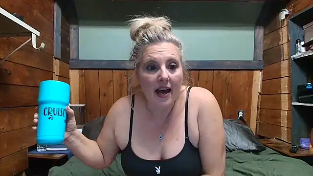 Snapshot of lisaxlovexxx chatting on 05/02/26, 01:43 lisaxlovexxx online show from 05/02/26, 01:43
