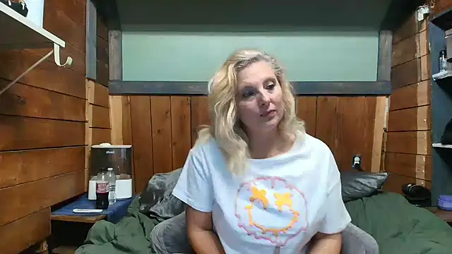 Snapshot of lisaxlovexxx chatting on 05/11/26, 06:05 lisaxlovexxx online show from 05/11/26, 06:05