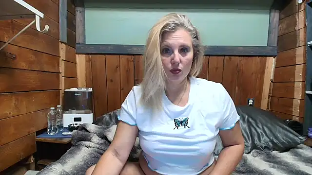 Snapshot of lisaxlovexxx chatting on 05/18/26, 06:14 lisaxlovexxx online show from 05/18/26, 06:14
