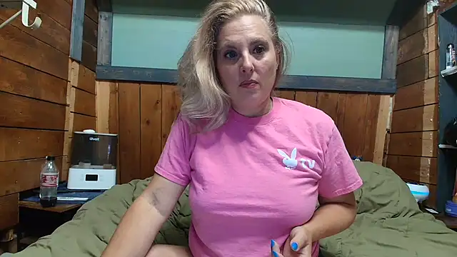 Snapshot of lisaxlovexxx chatting on 06/22/26, 08:06 lisaxlovexxx online show from 06/22/26, 08:06