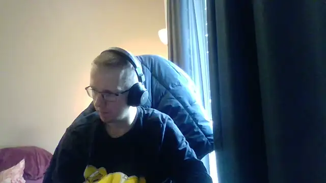 Snapshot of David250692 chatting on 10/29/25, 10:28 David250692 online show from 10/29/25, 10:28