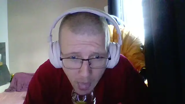 Snapshot of David250692 chatting on 11/23/25, 11:21 David250692 online show from 11/23/25, 11:21