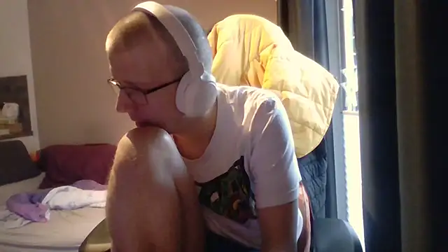 Snapshot of David250692 chatting on 11/24/25, 08:58 David250692 online show from 11/24/25, 08:58