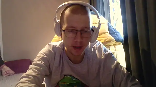 Snapshot of David250692 chatting on 11/27/25, 09:33 David250692 online show from 11/27/25, 09:33