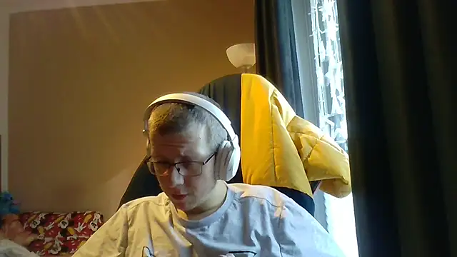 Snapshot of David250692 chatting on 12/16/25, 12:54 David250692 online show from 12/16/25, 12:54