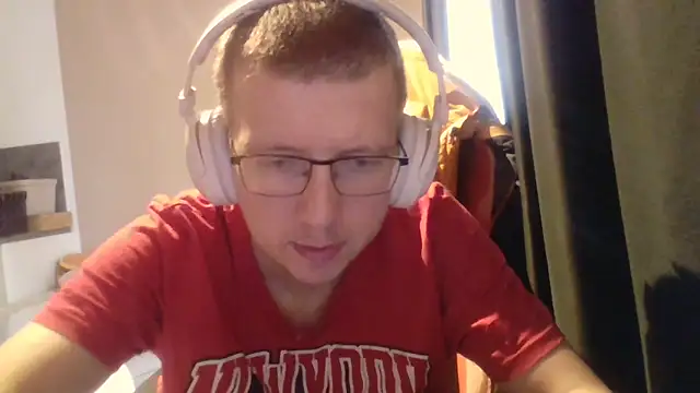 Snapshot of David250692 chatting on 03/13/26, 12:01 David250692 online show from 03/13/26, 12:01