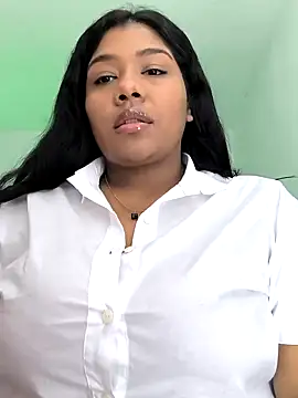 Snapshot of paola091 chatting on 12/31/24, 12:54 paola091 online show from 12/31/24, 12:54