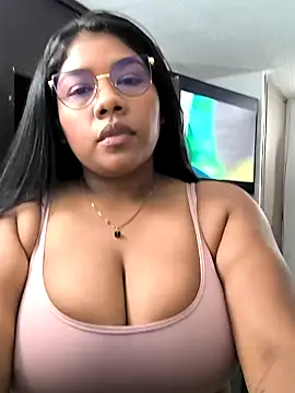 Snapshot of paola091 chatting on 02/12/25, 02:03 paola091 online show from 02/12/25, 02:03