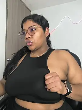 Snapshot of paola091 chatting on 10/13/25, 01:16 paola091 online show from 10/13/25, 01:16