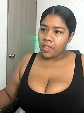 Snapshot of paola091 chatting on 10/15/25, 11:32 paola091 online show from 10/15/25, 11:32