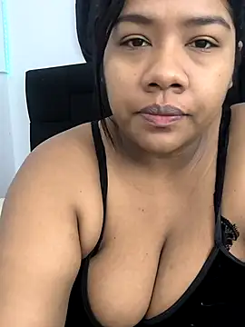 Snapshot of paola091 chatting on 10/18/25, 12:06 paola091 online show from 10/18/25, 12:06