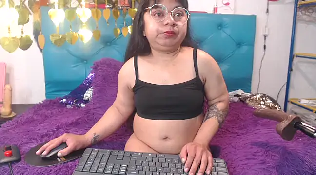 SARAWILLS online show from 03/11/25, 01:34