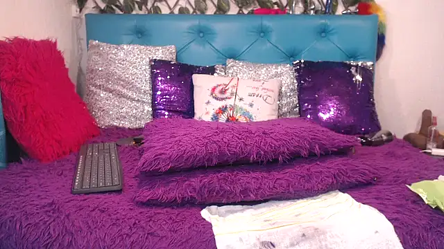 SARAWILLS online show from 02/09/26, 01:59