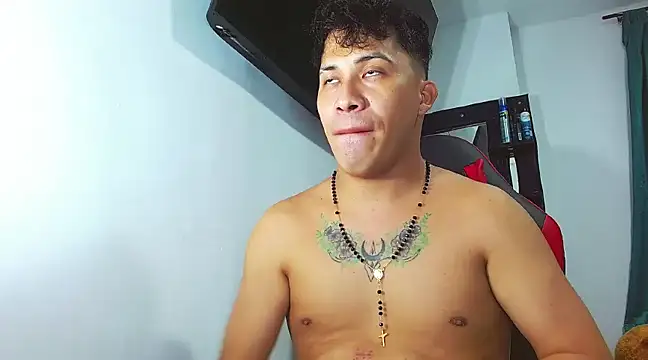 Snapshot of boyhot23x chatting on 12/29/24, 01:56 boyhot23x online show from 12/29/24, 01:56