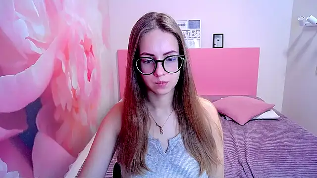 Snapshot of AliceAdams chatting on 12/18/24, 07:36 AliceAdams online show from 12/18/24, 07:36