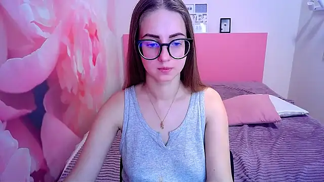 Snapshot of AliceAdams chatting on 01/13/25, 07:32 AliceAdams online show from 01/13/25, 07:32