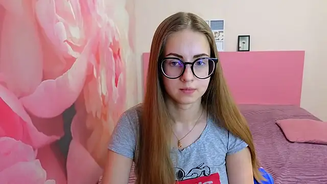 Snapshot of AliceAdams chatting on 02/06/25, 05:09 AliceAdams online show from 02/06/25, 05:09