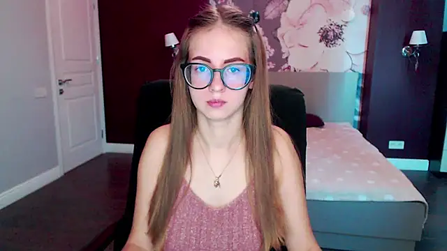 Snapshot of AliceAdams chatting on 03/20/25, 07:14 AliceAdams online show from 03/20/25, 07:14