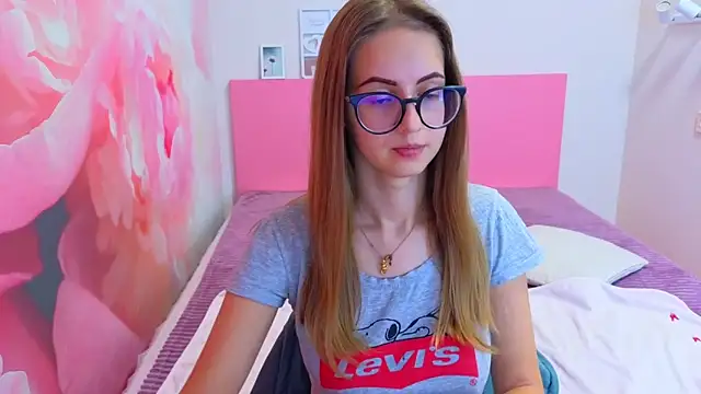 Snapshot of AliceAdams chatting on 10/31/25, 08:26 AliceAdams online show from 10/31/25, 08:26